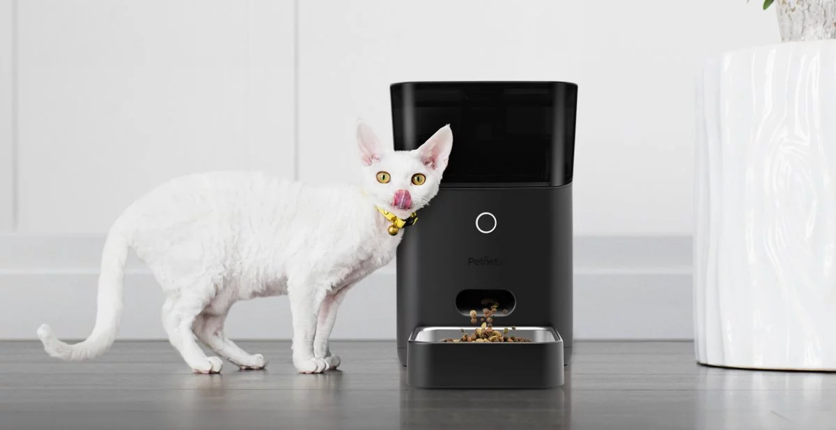 Guide des Meilleurs Distributeurs de Croquettes Chat et Chien - Guides d'achat et Idées Cadeaux pour toute la famille Les distributeurs de nourriture pour animaux sont très pratiques au quotidien : comparatif complet
