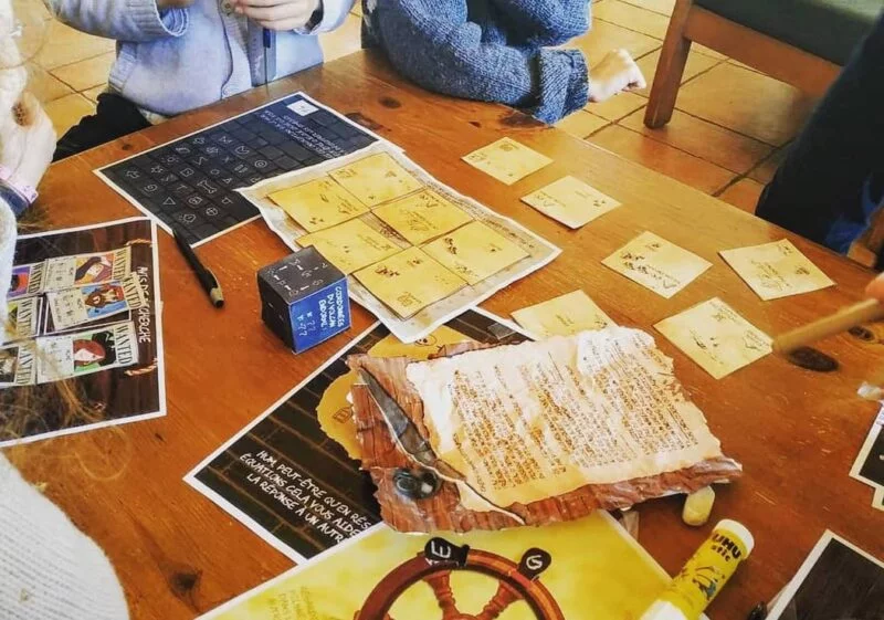Les Meilleurs Escape Game à faire à la maison - Guides d'achat et Idées Cadeaux pour toute la famille organiser un escape game à la maison est ludique