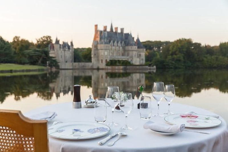 Saint Valentin : Cadeaux Sexy pour Homme - Guides d'achat et Idées Cadeaux pour toute la famille Diner romantique dans un chateau - cadeau saint Valentin