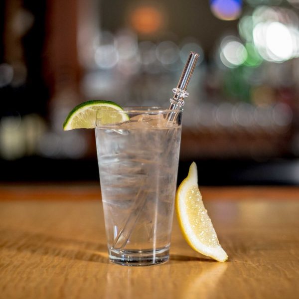 Guide des meilleures Pailles Éco-responsables pour remplacer le plastique - EcoGlassStraw water lemon Ice clearstraw Doublegroove e1582429795156 - Vie Quotidienne 2025