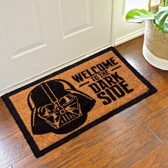 Un paillasson Star Wars est une idée cadeau originale pour les fans paillasson-star-wars-welcome-to-the-dark-side