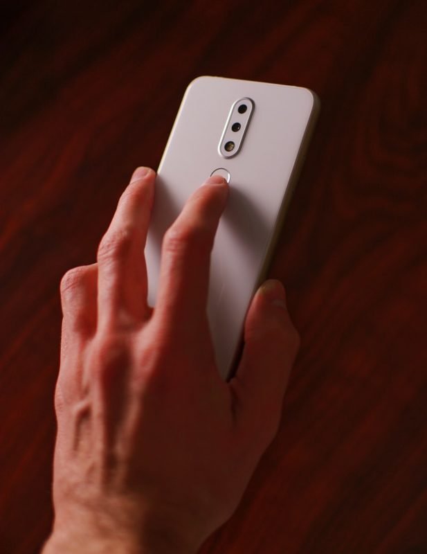 Smartphone avec lecteur d'empreintes digitale
